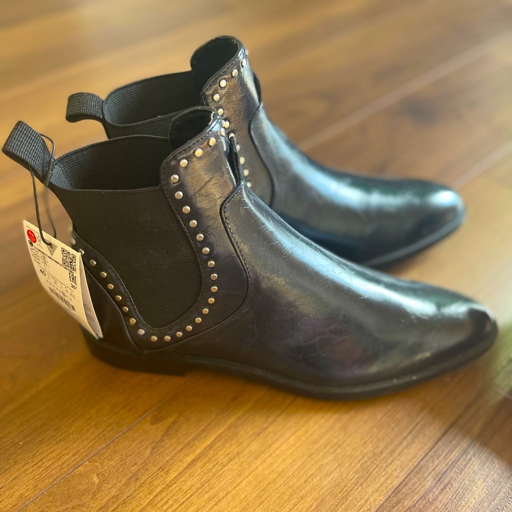 Flat Ankle boot with Studs
